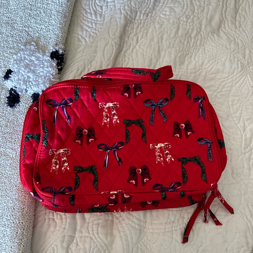 Vera Bradley bow pattern toiletry bag